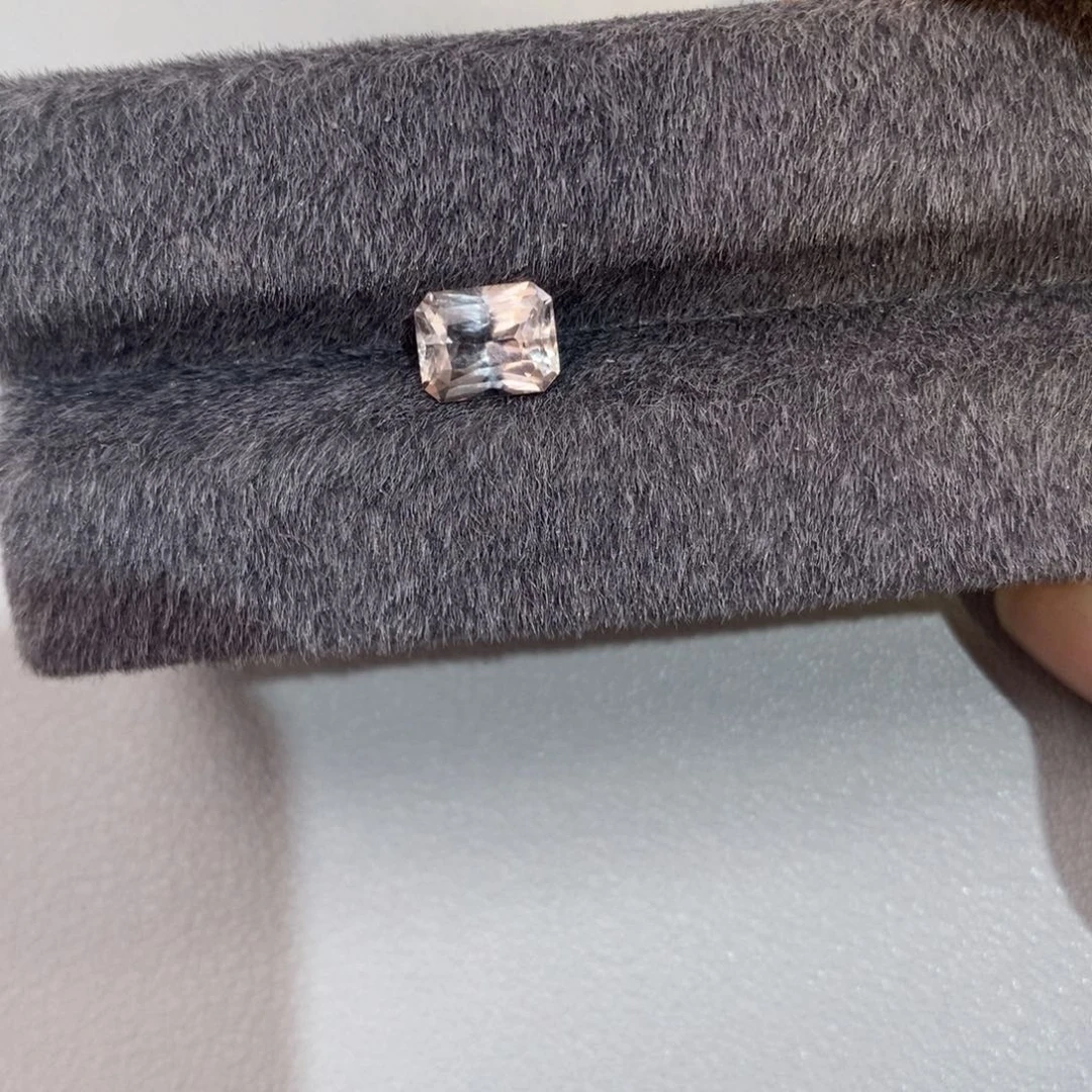 绿柱石（摩根石）裸石未镶嵌1.4克拉