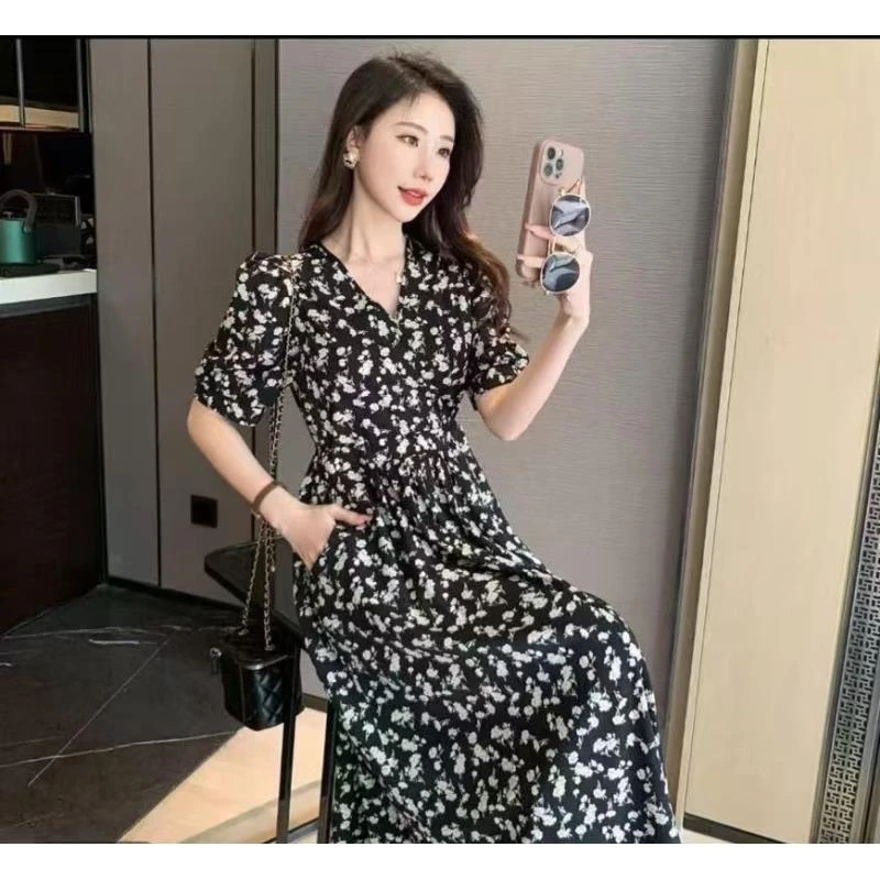 2025新款夏季夏装女新款高档V领连衣裙洋气碎花网红A字裙长裙