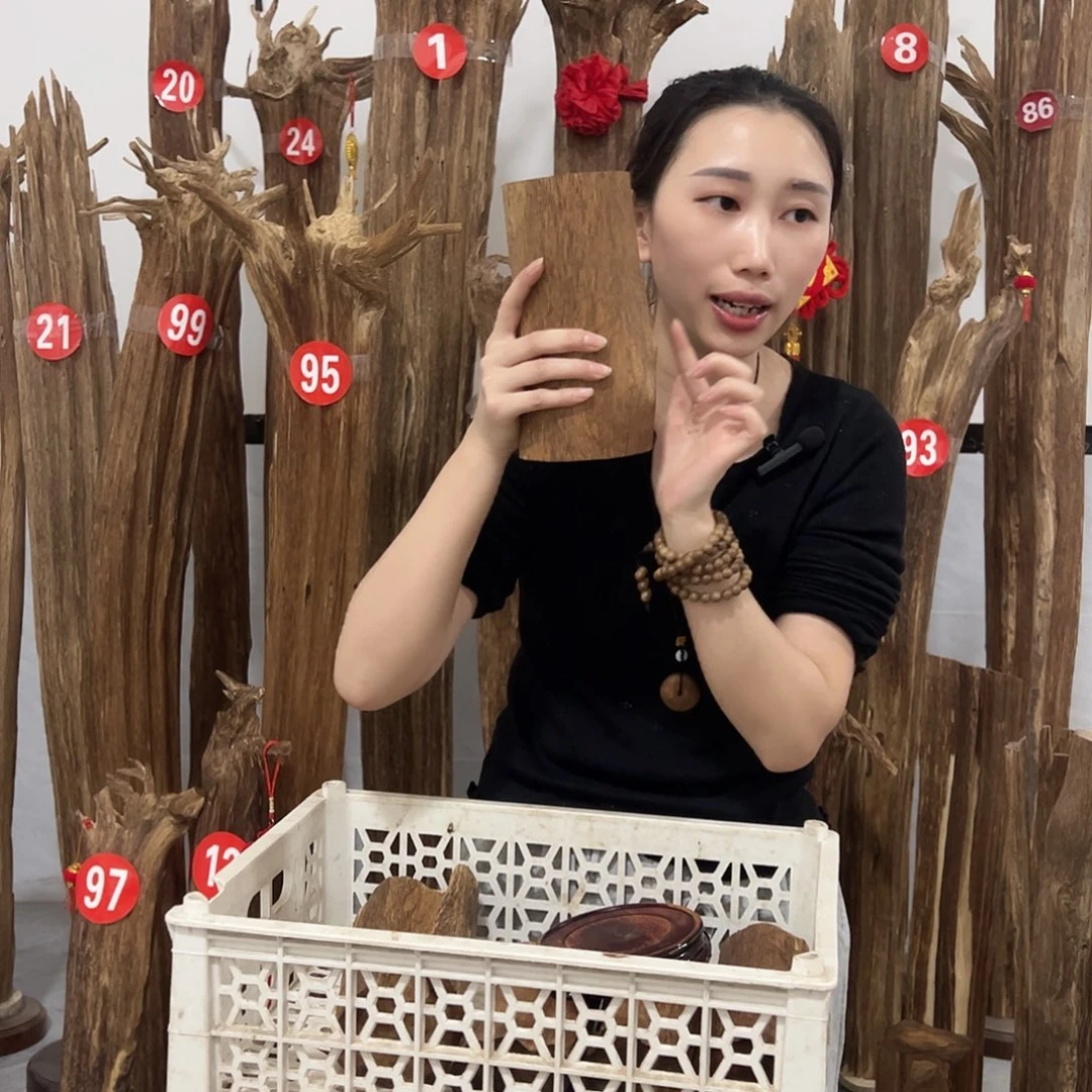 沉香碎屑沉香原材料