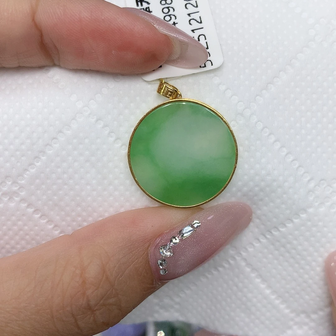 颈饰18K金镶嵌翡翠