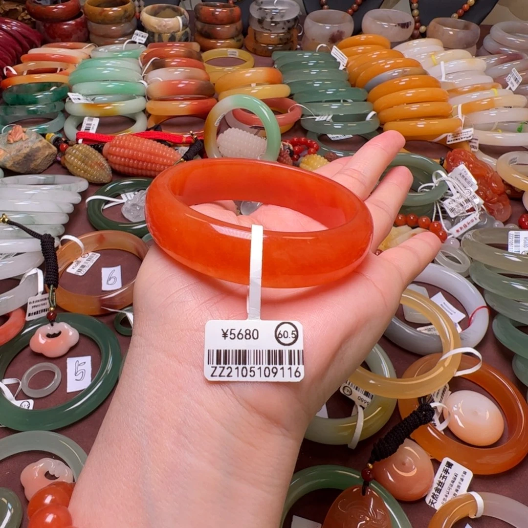 j***a石英岩玉未镶嵌手镯