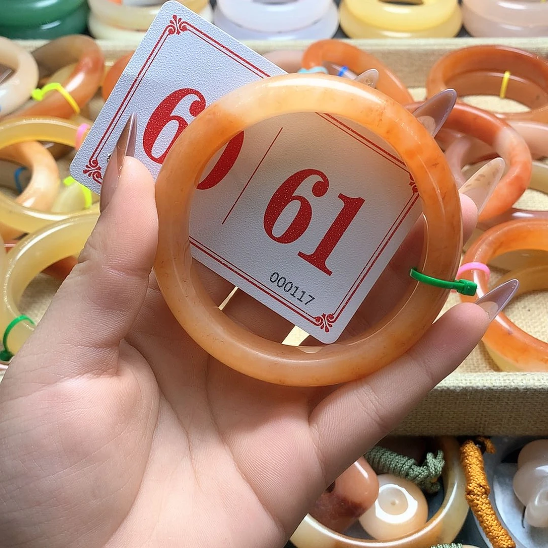 未镶嵌石英质玉（黄龙玉）手镯