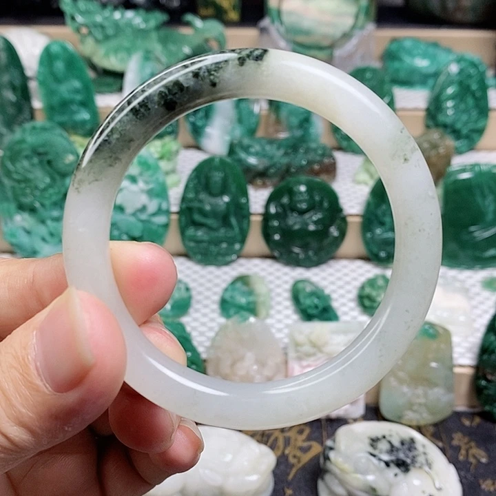 未镶嵌独山玉手镯