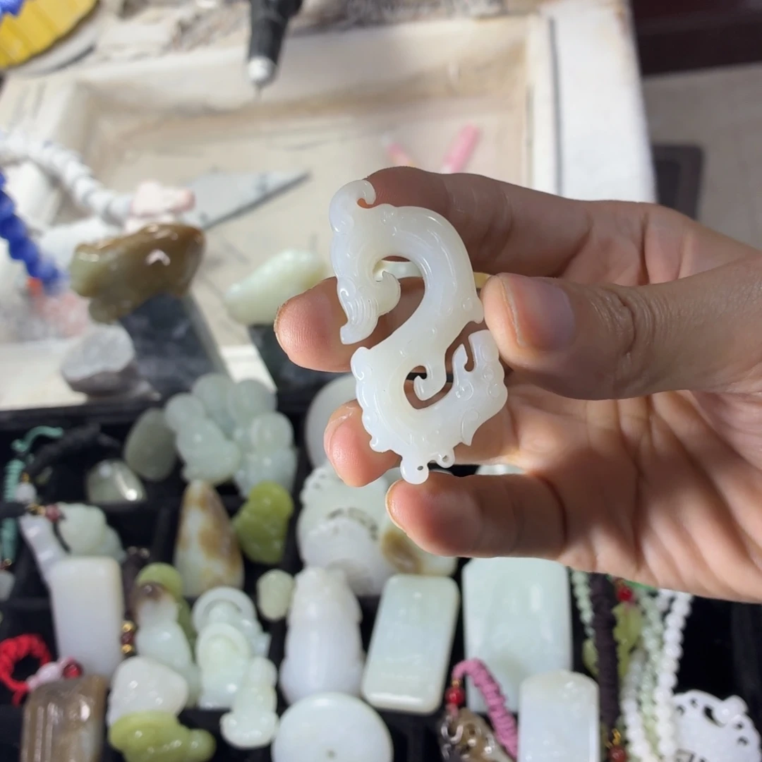 颈饰未镶嵌和田玉