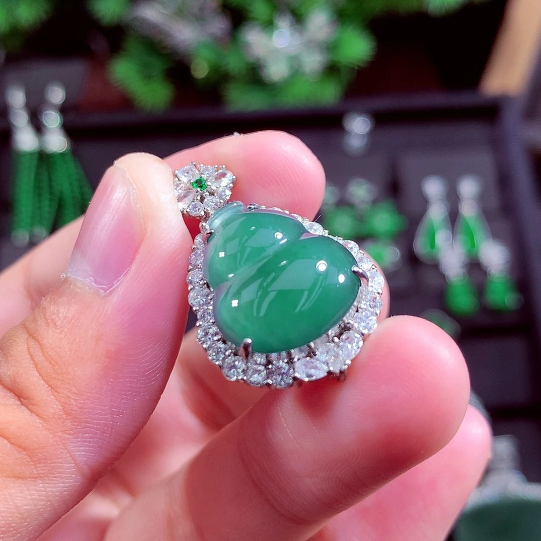 颈饰未镶嵌翡翠天然