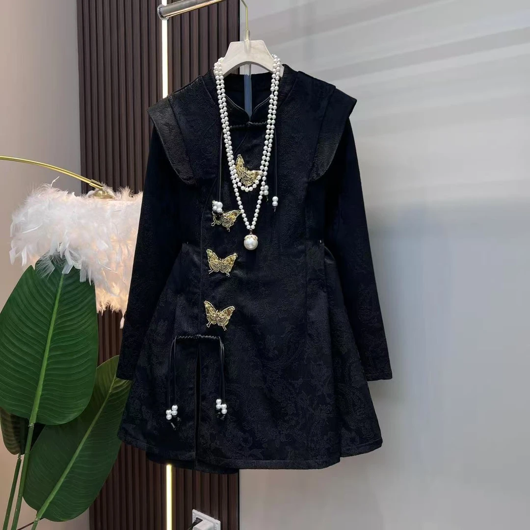 新款2025年新中式拜年款立领蝴蝶刺绣连衣裙短裤两件套潮【衣长80】