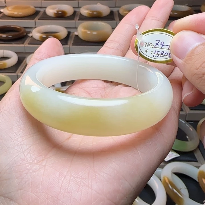 和田玉（糖玉）手镯未镶嵌