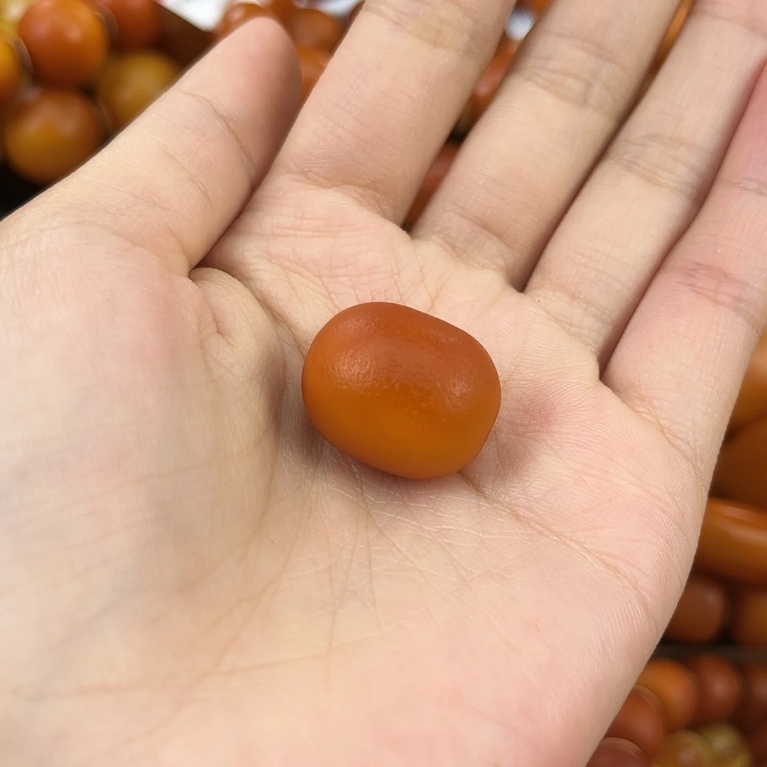 琥珀颈饰未镶嵌聂*蜜蜡