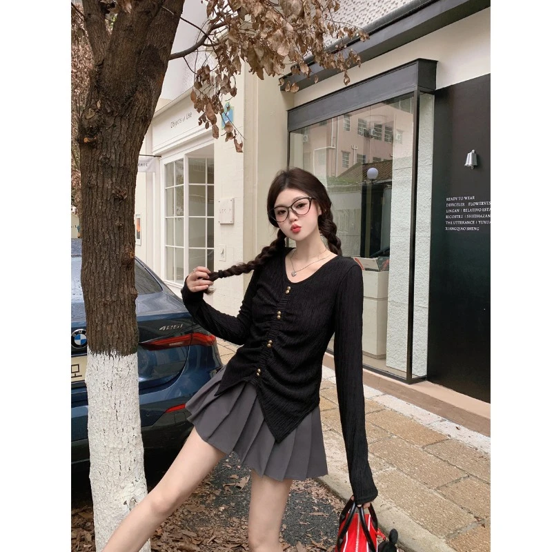 大码女装秋季新款时尚休闲单排扣褶皱长袖T恤胖mm显瘦遮肚子上衣