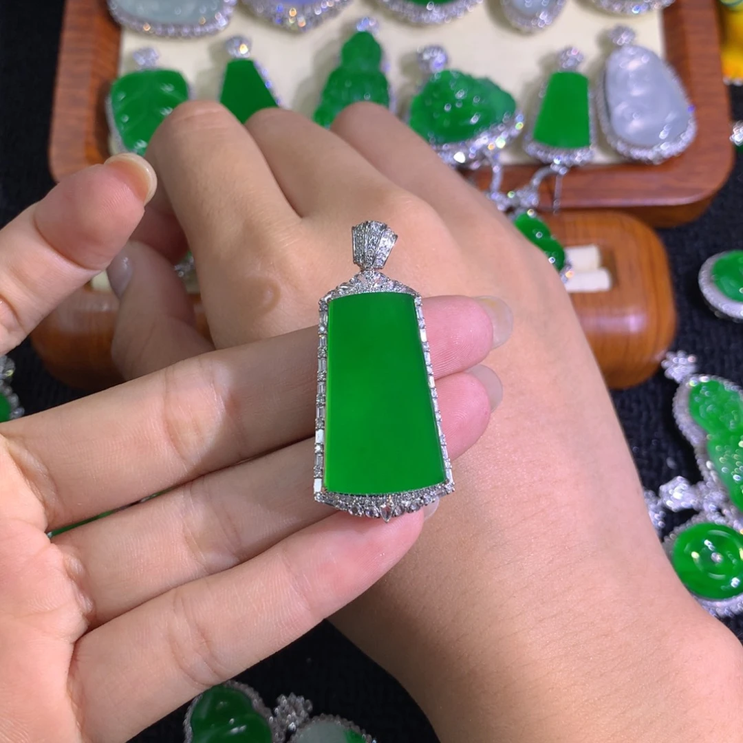 兔***子翡翠18K金镶嵌颈饰888888888