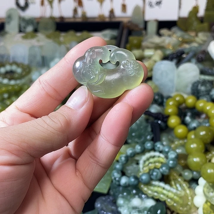 未镶嵌蛇纹石玉颈饰