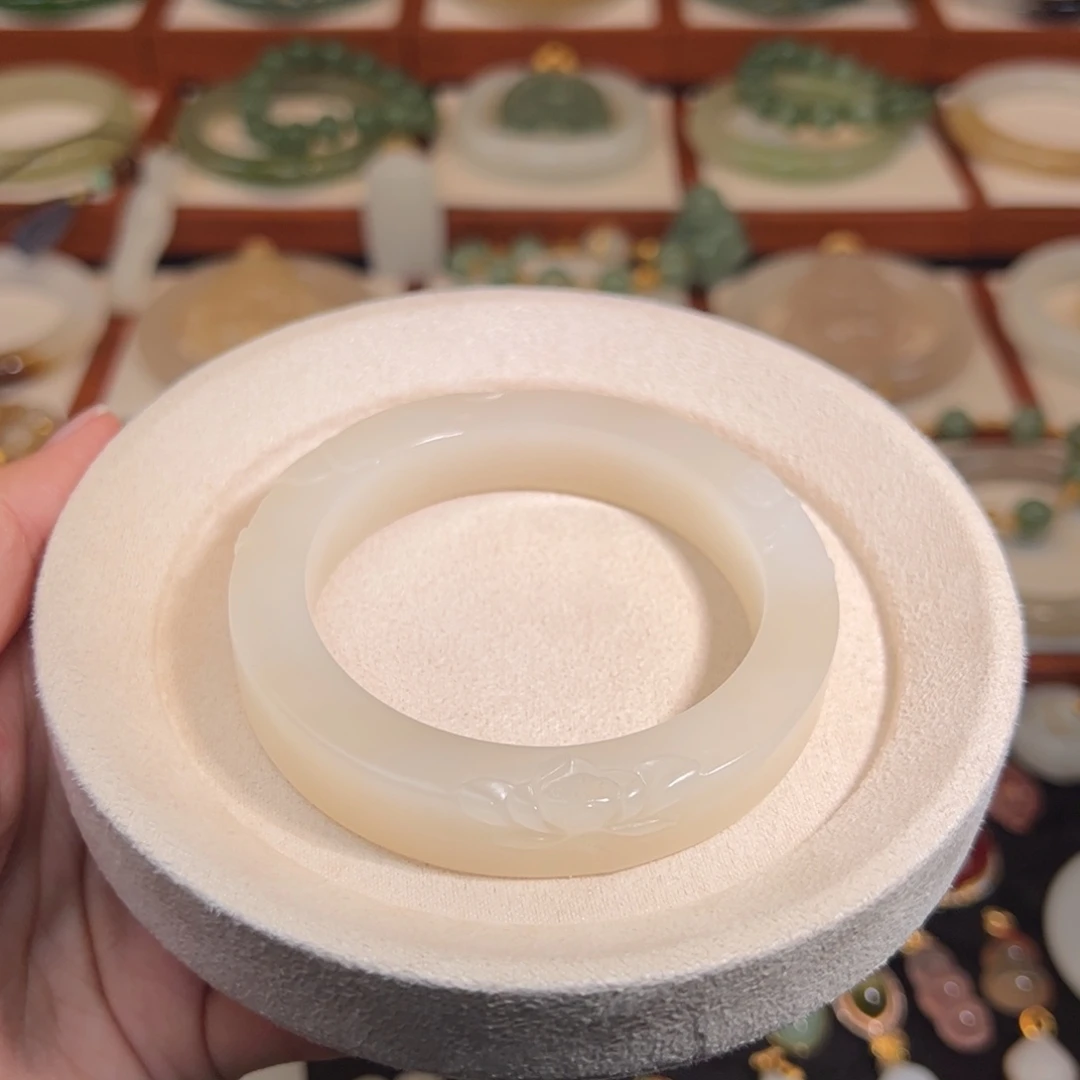 和田玉未镶嵌手镯5657