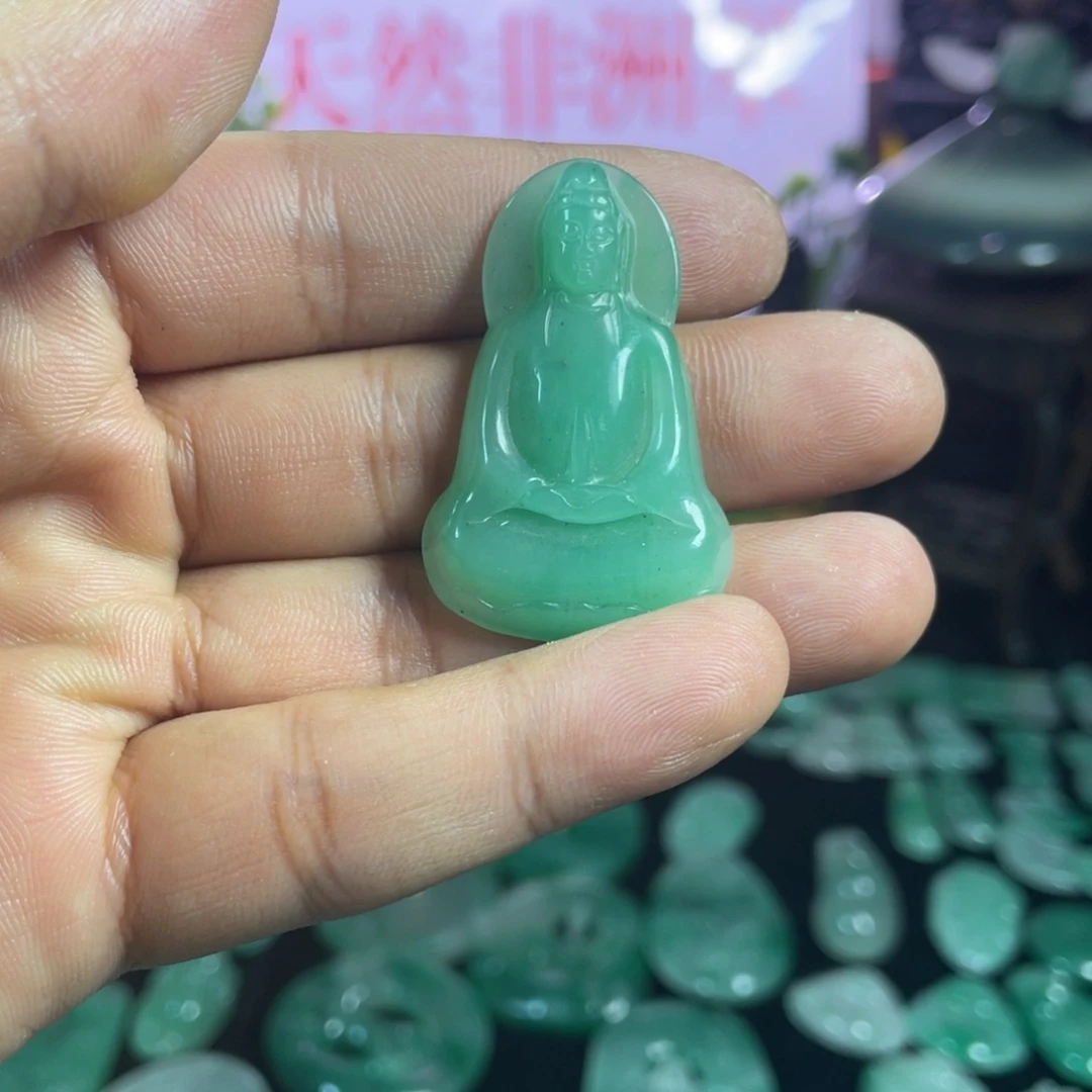 石英质玉（非洲翠）未镶嵌颈饰