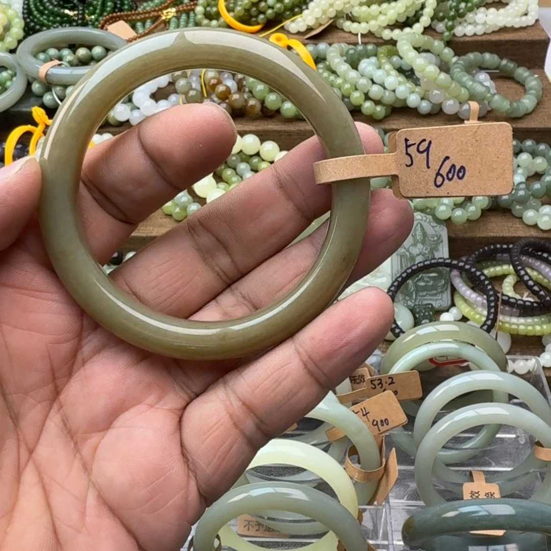 和田玉未镶嵌手镯