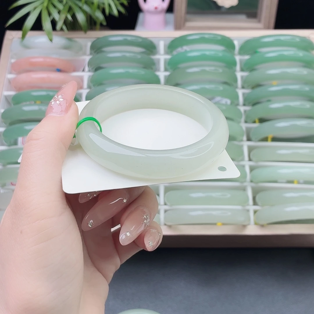 石英质玉未镶嵌手镯