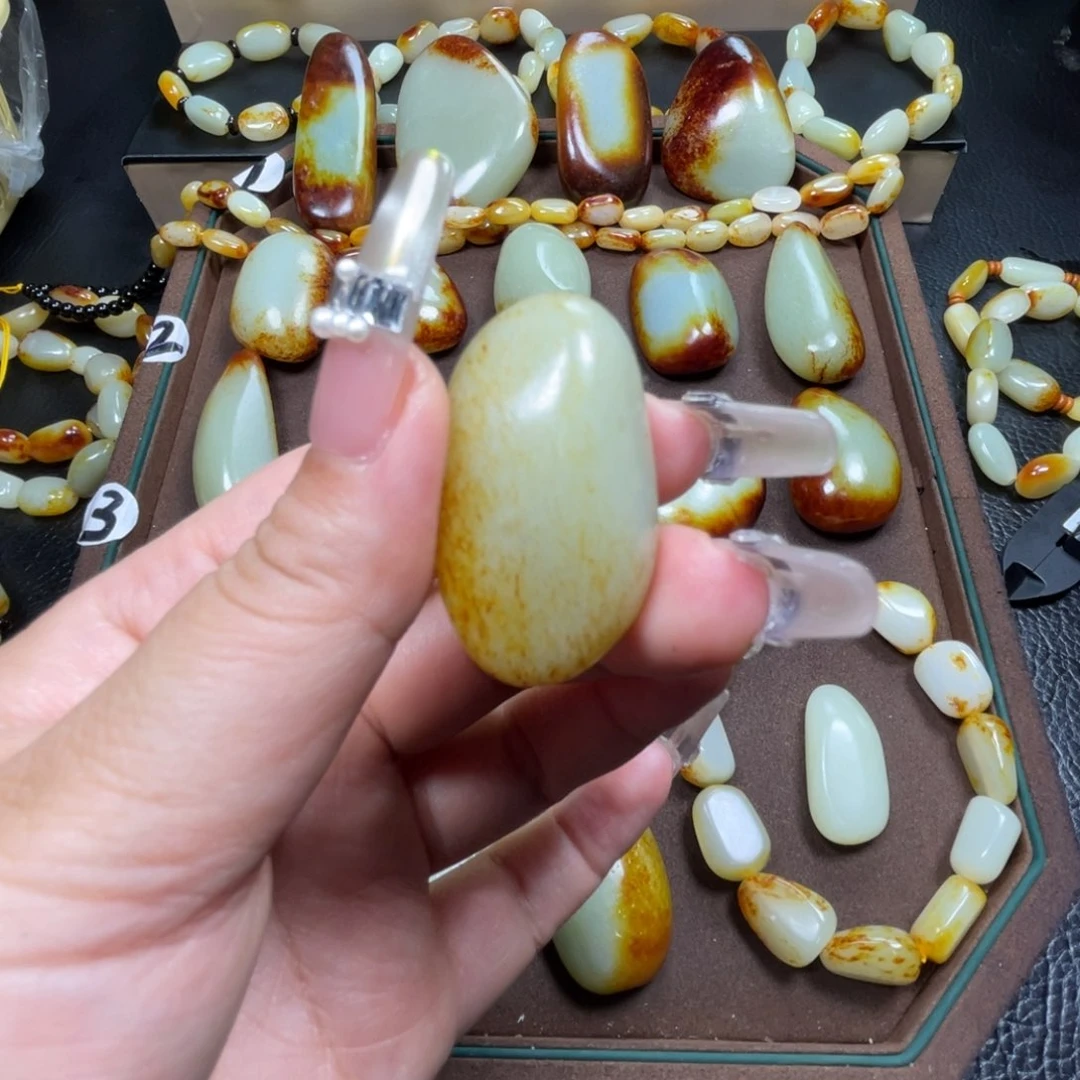 颈饰未镶嵌和田玉