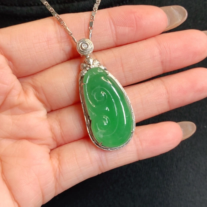 【闪购商品】颈饰18K金镶嵌翡翠如意