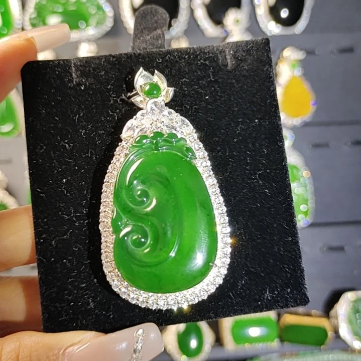 翡翠颈饰未镶嵌525252525252