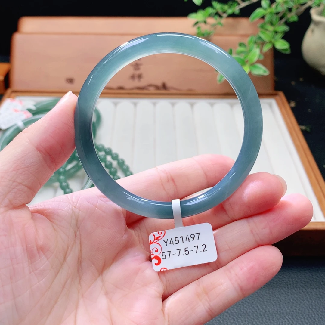 未镶嵌手镯（圆镯）翡翠