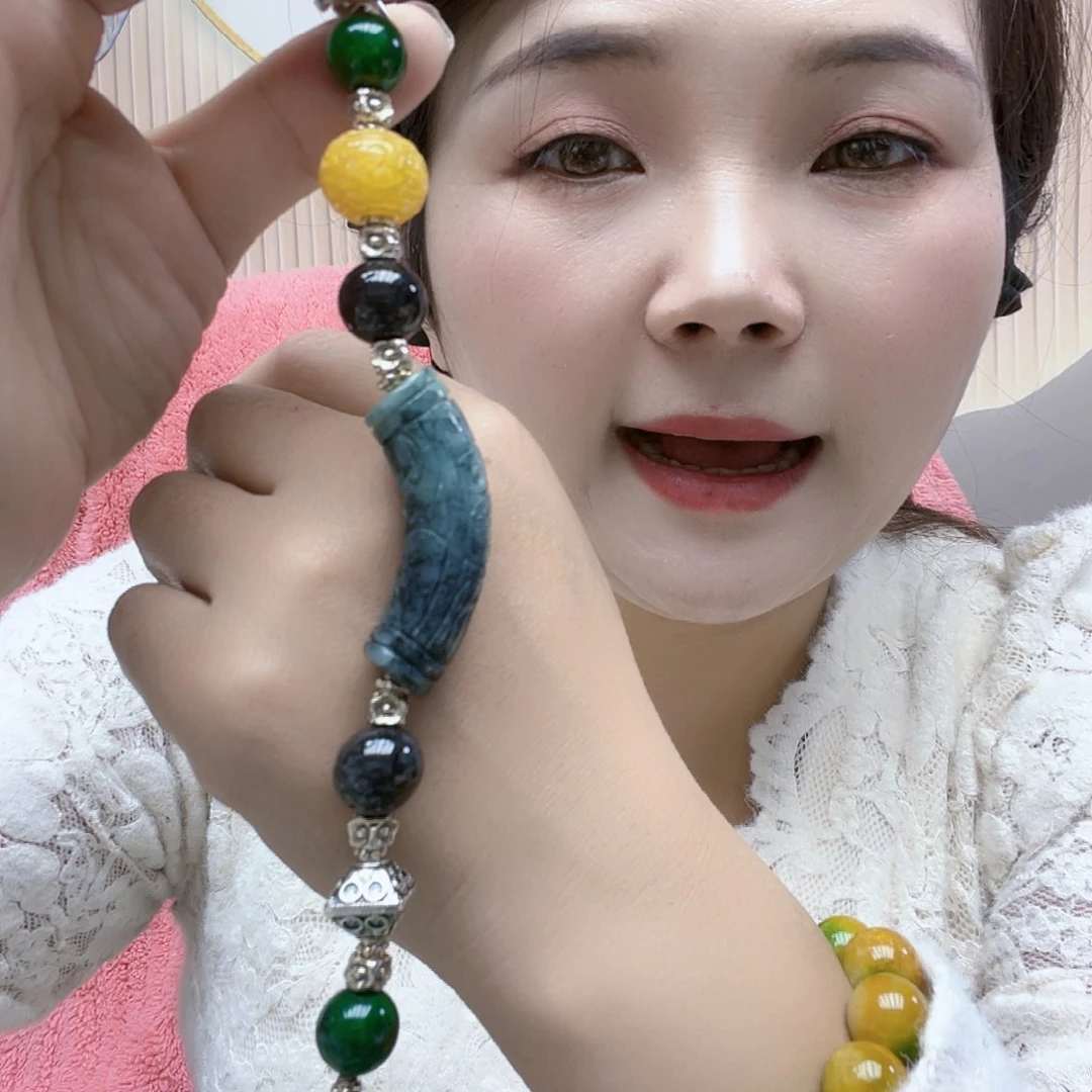 翡翠未镶嵌颈饰手链