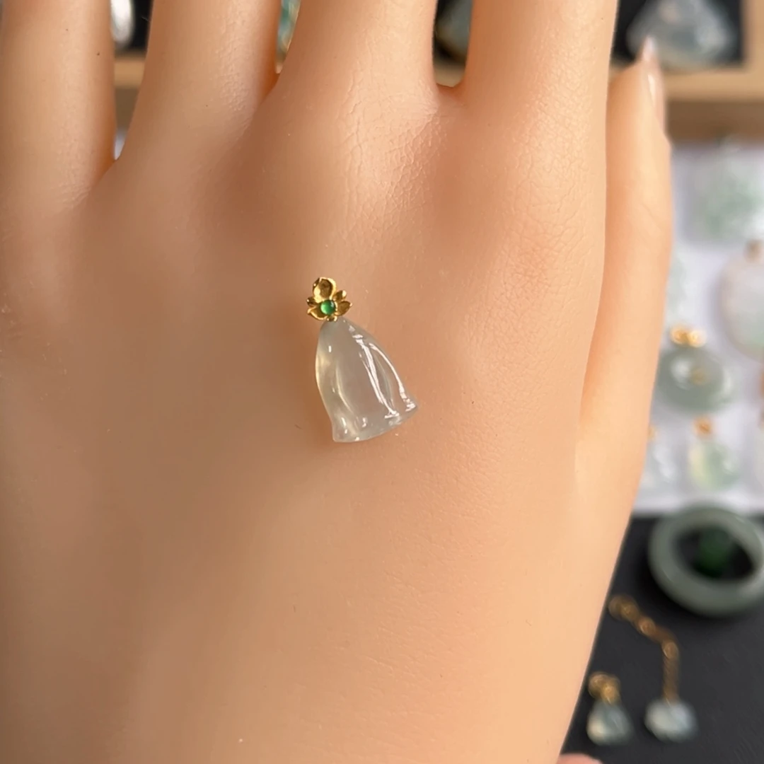 翡翠18K金镶嵌颈饰福利