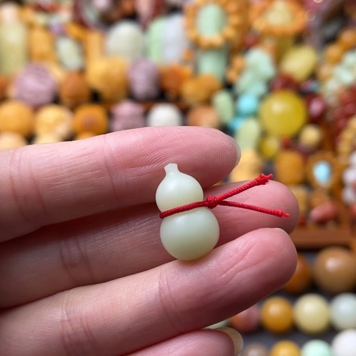 石英质玉（缅黄）未镶嵌珠宝半成品玉化葫芦