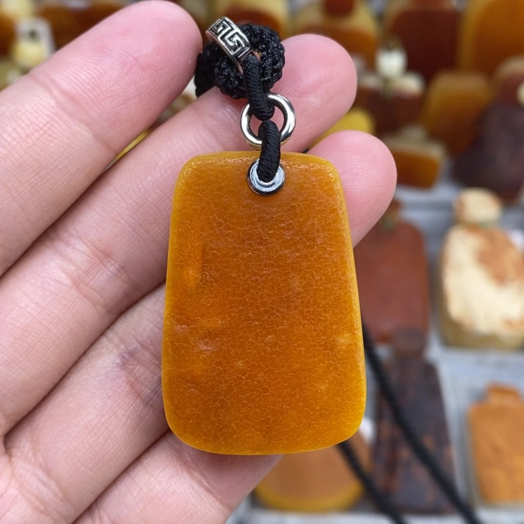 蜜蜡未镶嵌珠宝奇石