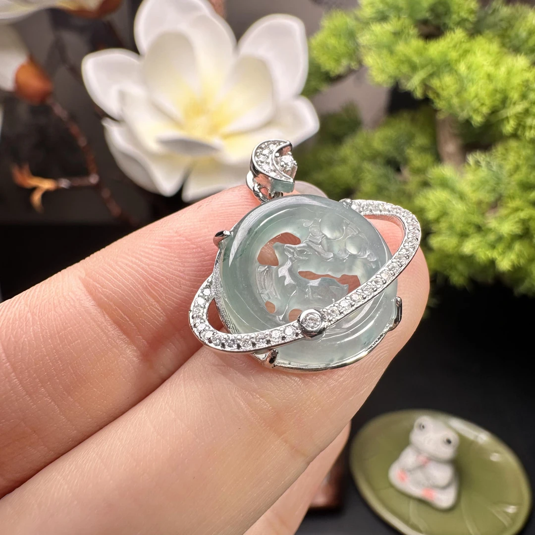 天然A货翡翠吊坠多样性发其一