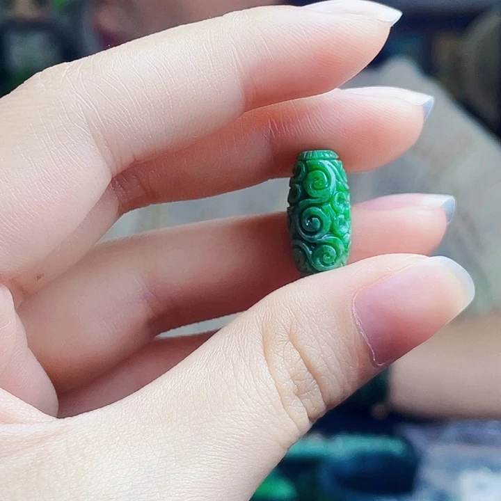 翡翠未镶嵌颈饰多样性