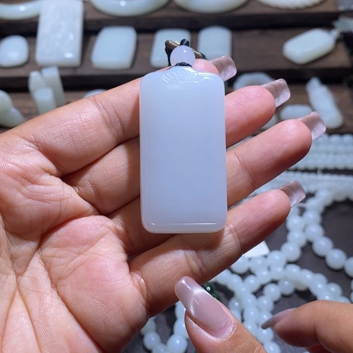 颈饰未镶嵌和田玉明