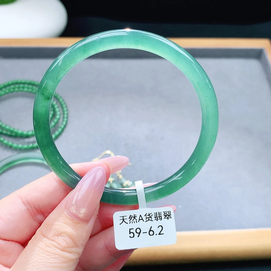 未镶嵌手镯（圆镯）翡翠