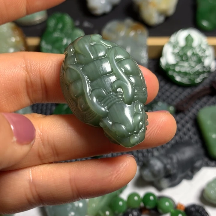 随***和田玉未镶嵌颈饰