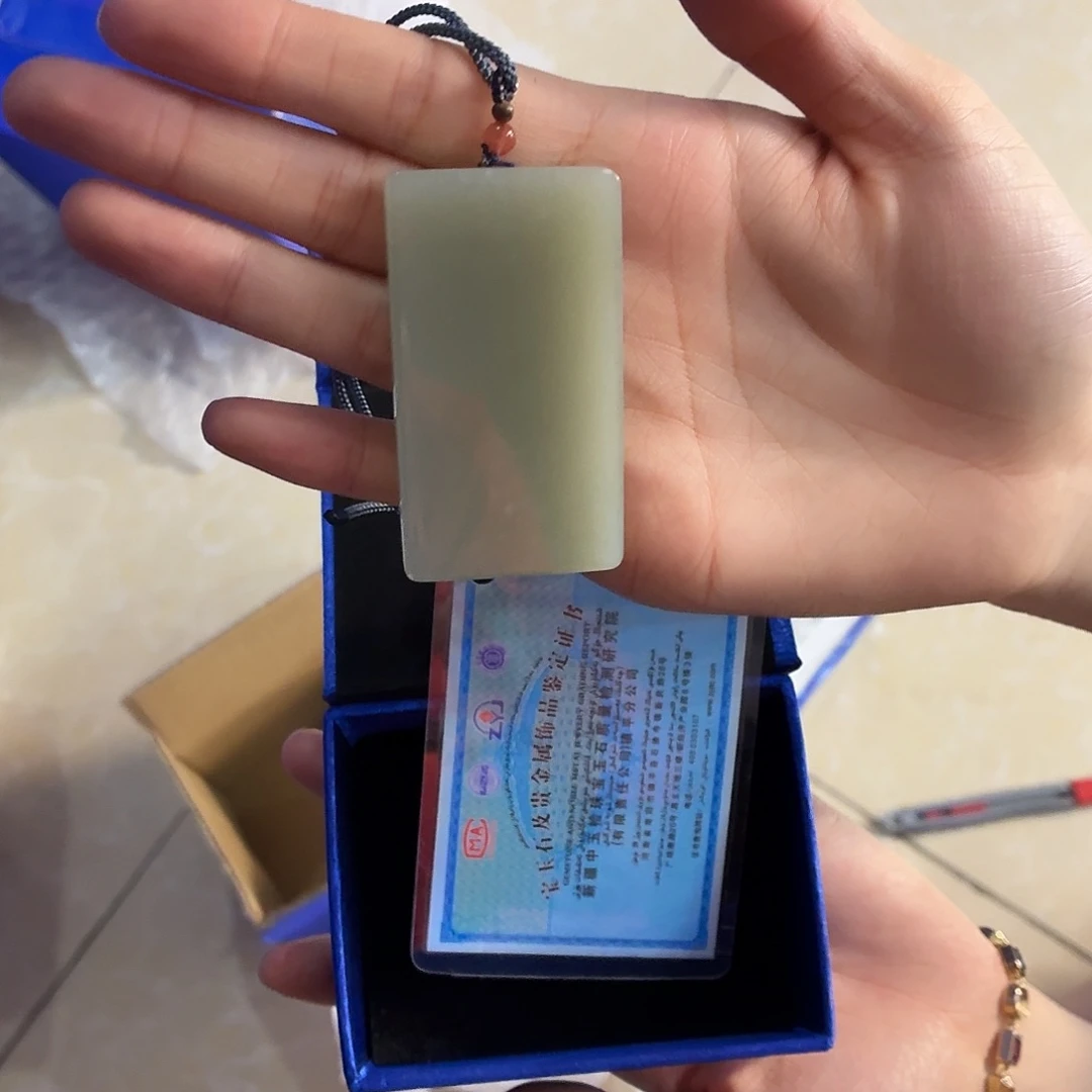 颈饰未镶嵌和田玉（糖玉）