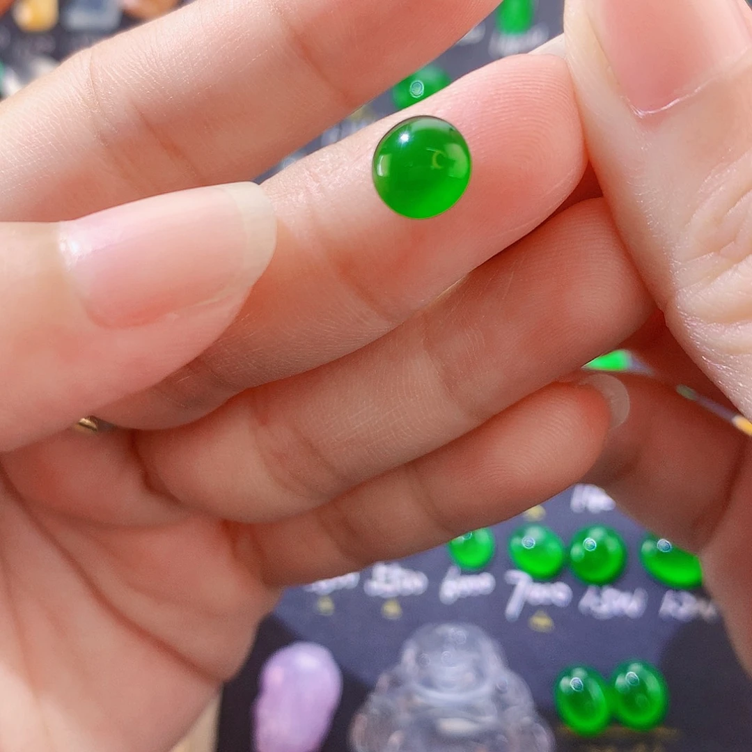 翡翠未镶嵌颈饰阳绿蛋