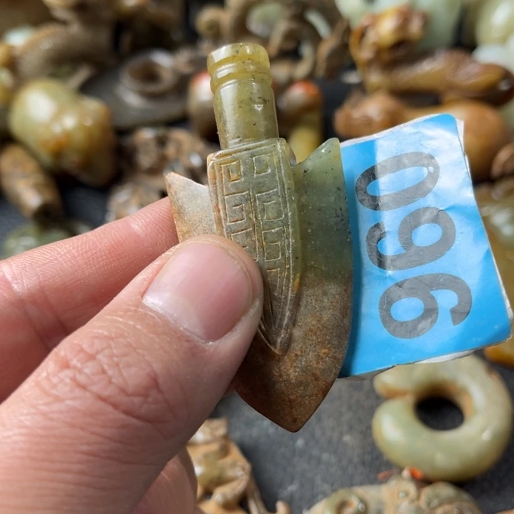 和田玉颈饰未镶嵌小****猫