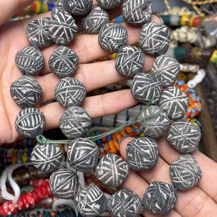 颈饰玻璃9176马里桃小号一条