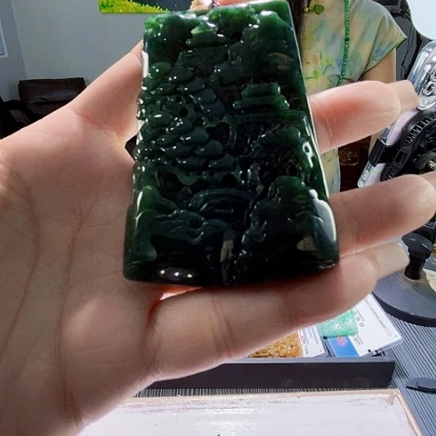 颈饰未镶嵌翡翠一个