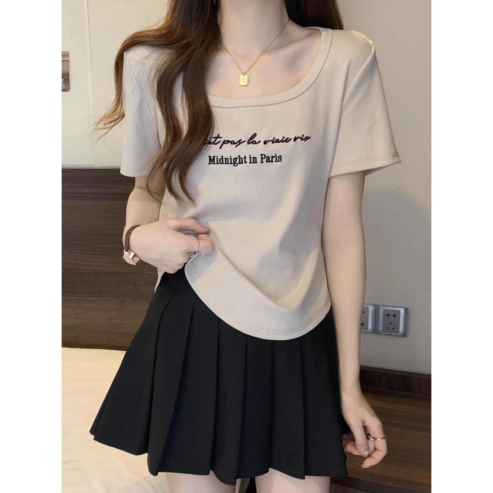 纯欲慵懒风女装大码夏季正肩方领刺绣短袖T恤女胖M露锁骨纯棉上衣