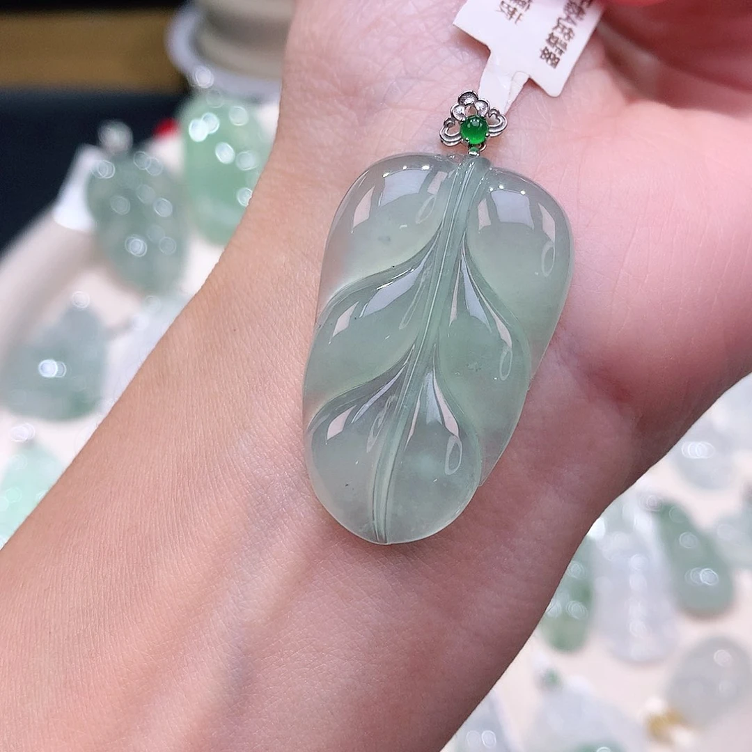 颈饰18K金镶嵌翡翠34.6-21.5-4.3