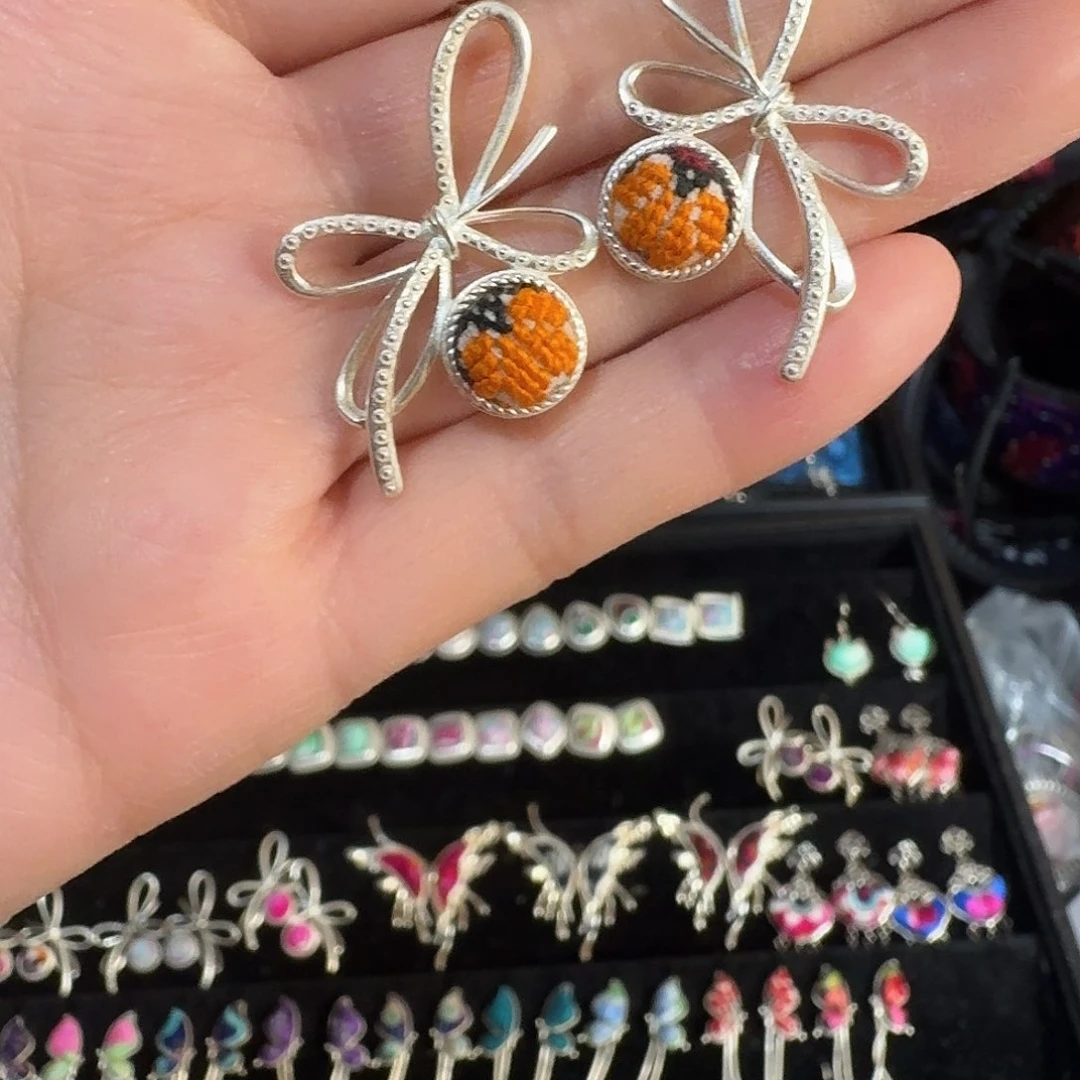 织绣民族风刺绣吊坠