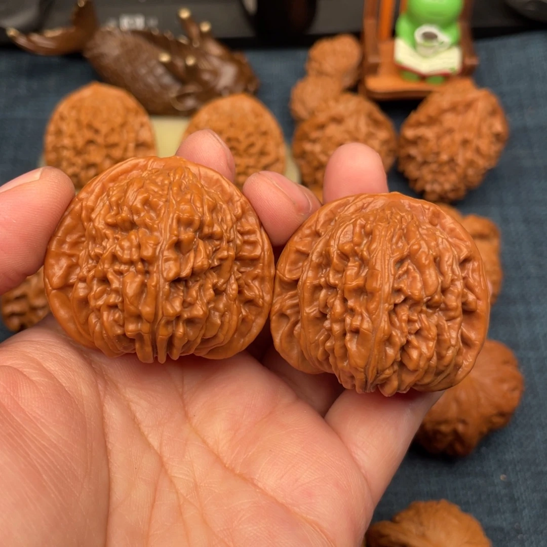 文玩核桃把件43汉高楼红皮