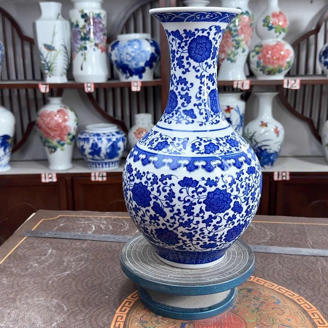 摆件景德镇陶瓷缠枝