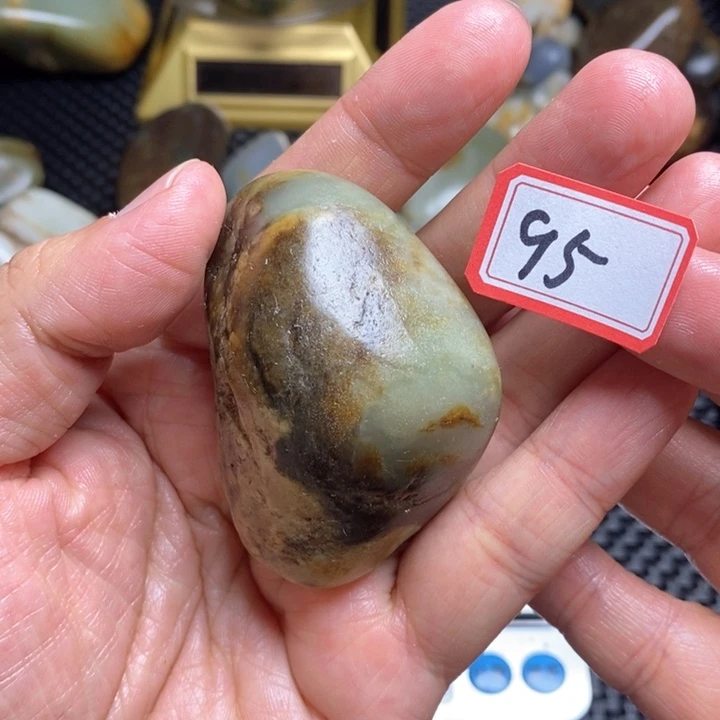 未镶嵌和田玉把件95