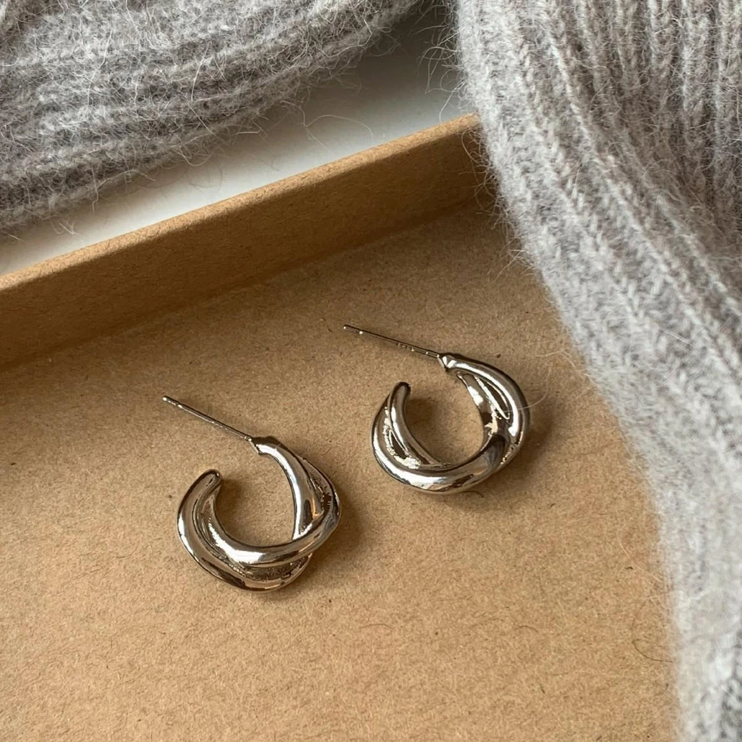 铜合金锆石耳饰 复古港风不规则金属咖金色耳钉耳圈日常休闲百搭