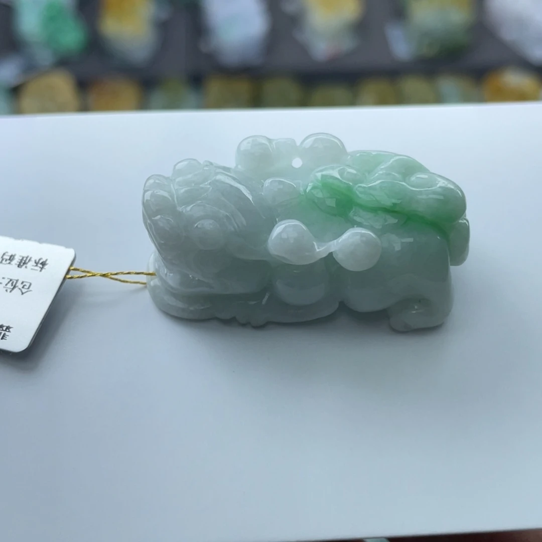 翡翠未镶嵌颈饰热****生貔貅