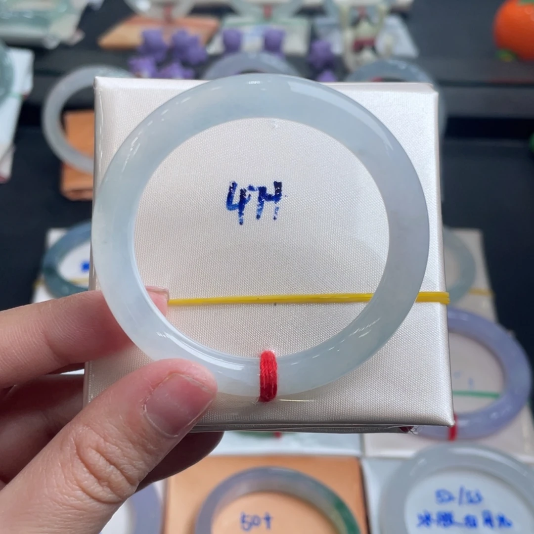 翡翠未镶嵌手镯发光圆条微瑕