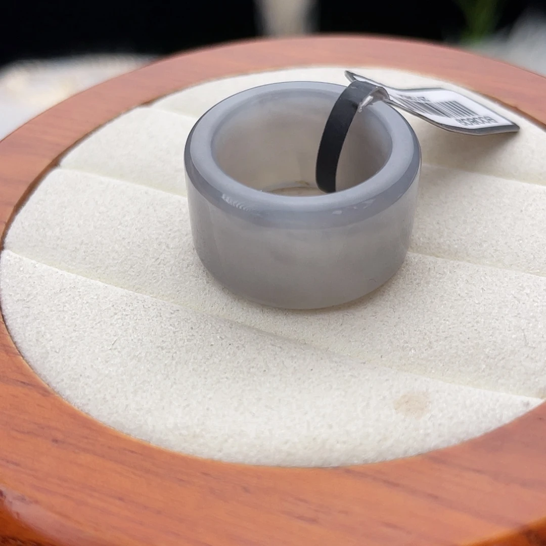 和田玉未镶嵌戒指l94。烟紫圆切。18.6。不退换