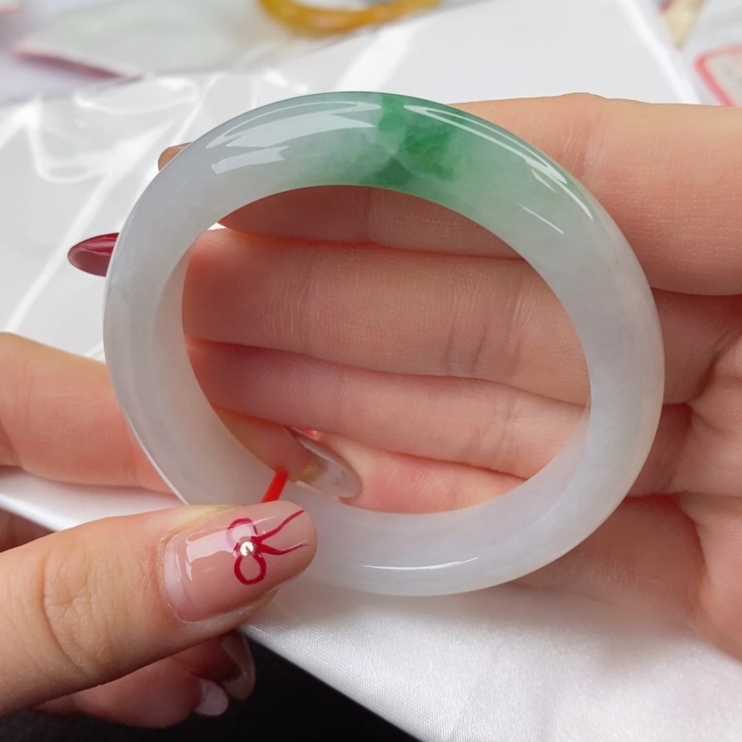 翡翠手镯未镶嵌5152圈口