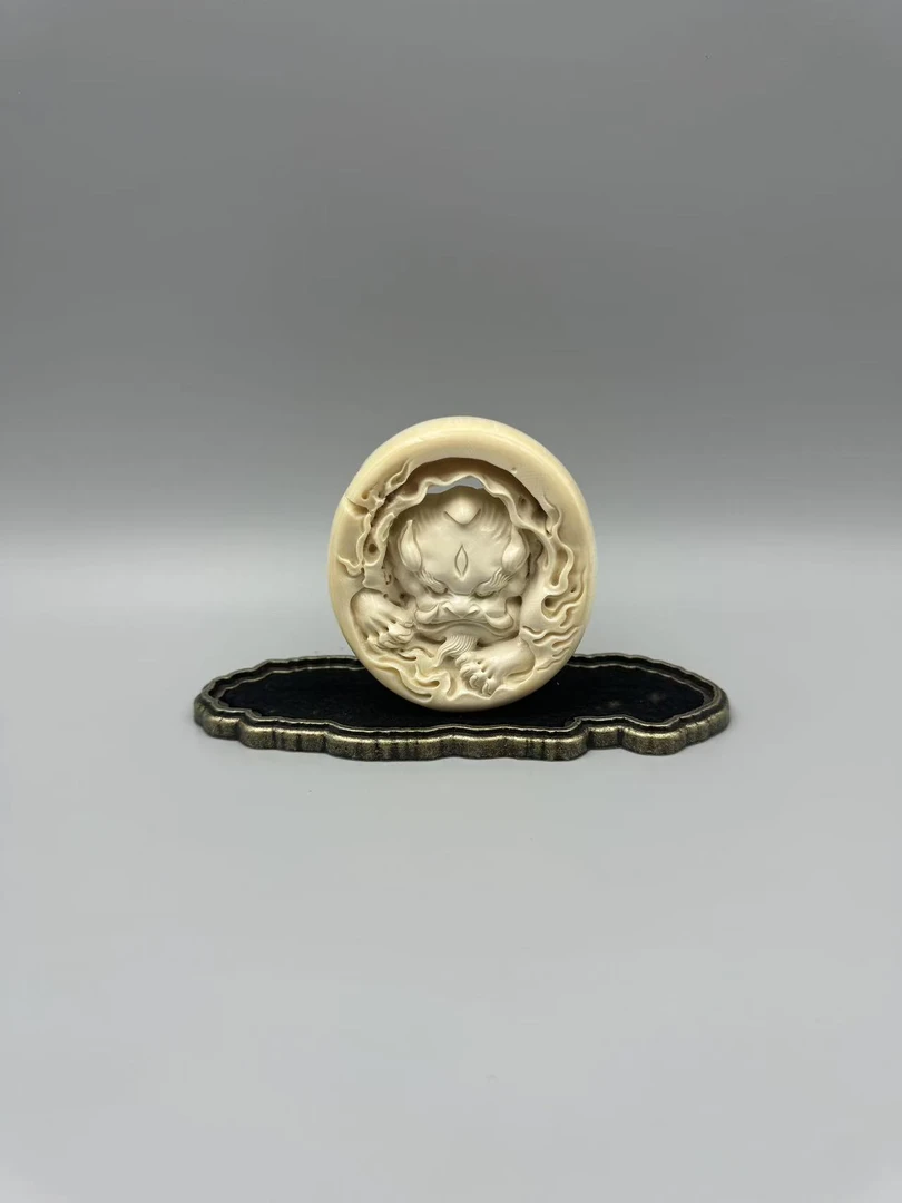 M50561天然猛犸 圆饼120.5克满工貔貅大师镂空精雕细琢，