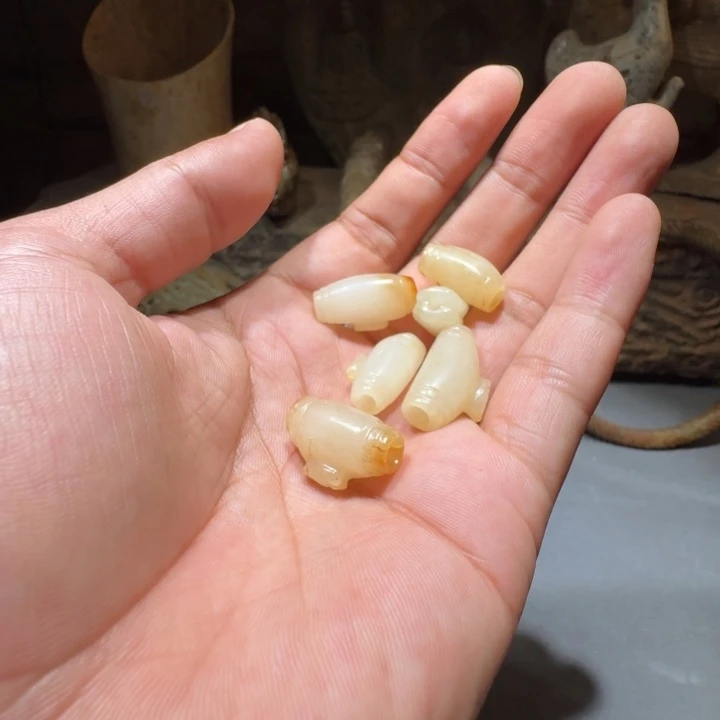 金***牛和田玉（糖玉）未镶嵌颈饰
